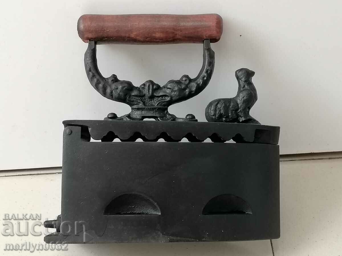 Ένα παλιό σίδερο στη φωτιά με τιμή 69.00 BGN | € 35.28