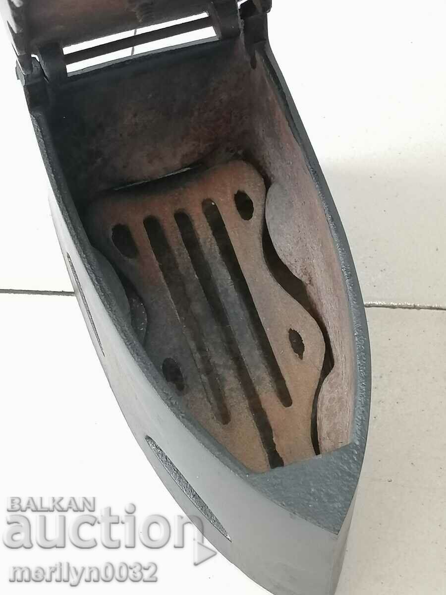 Ένα παλιό σίδερο στη φωτιά - 7