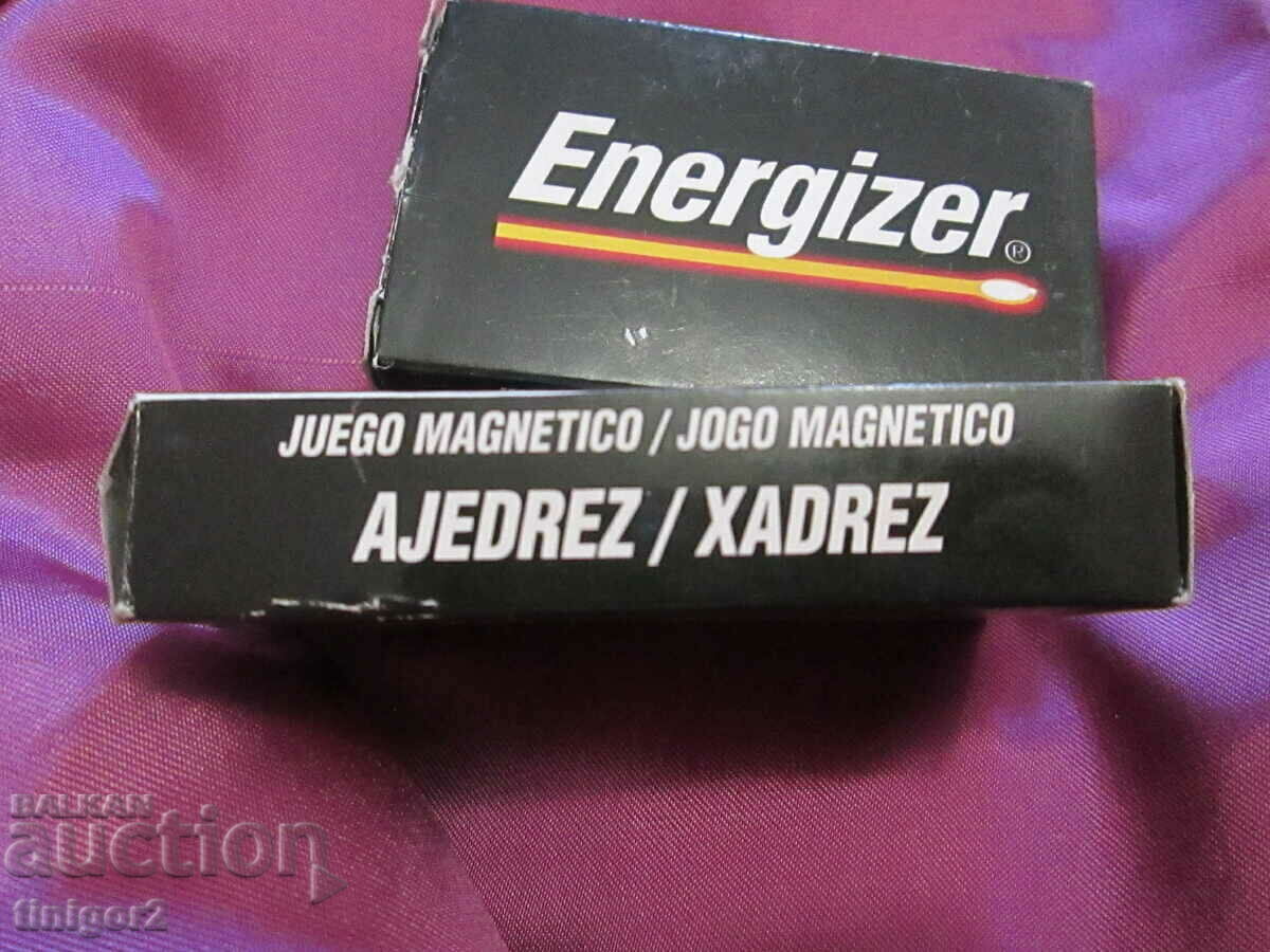 Доставка на Нов миниятюрен туристически магнитен шах,9х5см. Доставка на Нов миниятюрен туристически магнитен шах,9х5см.