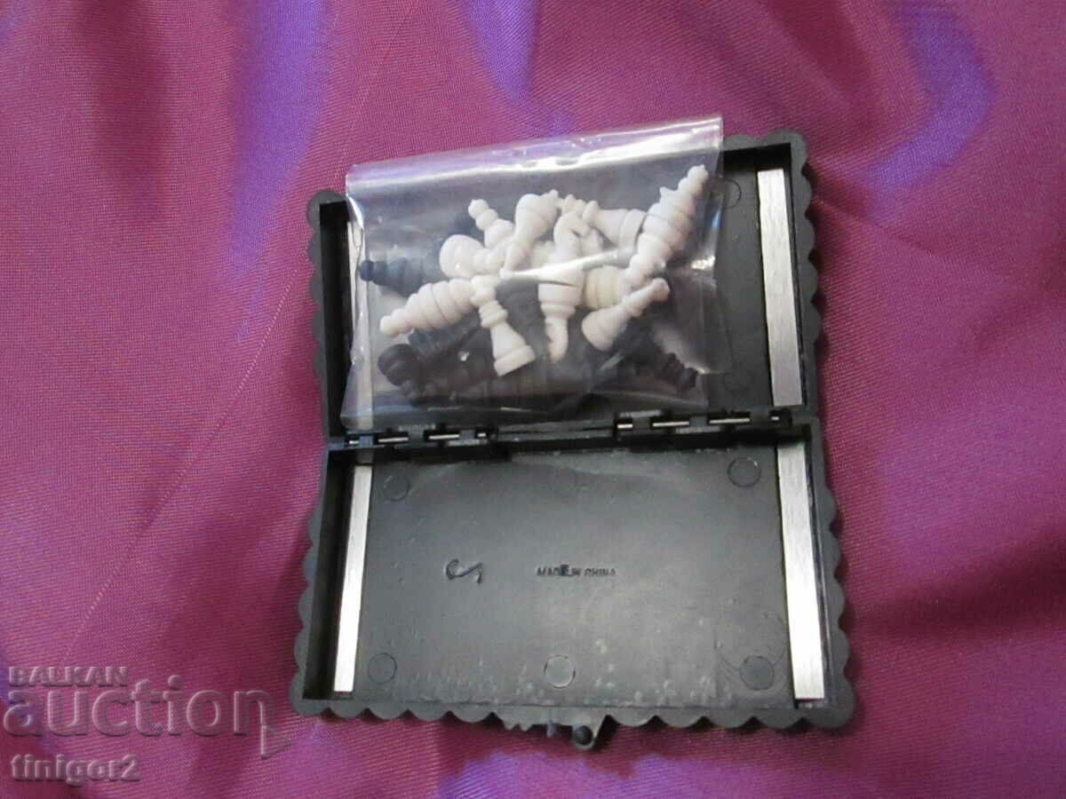 Нов миниятюрен туристически магнитен шах,9х5см. - 6 Нов миниятюрен туристически магнитен шах,9х5см. - 6