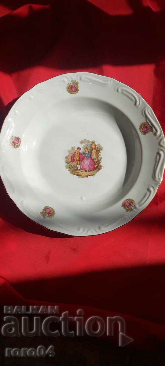 FRUMOASĂ PLATĂ MARE DE PORCELAN - PLATO FRUMOASĂ PLATĂ MARE DE PORCELAN - PLATO