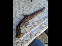 An old gun. Pishtov.
