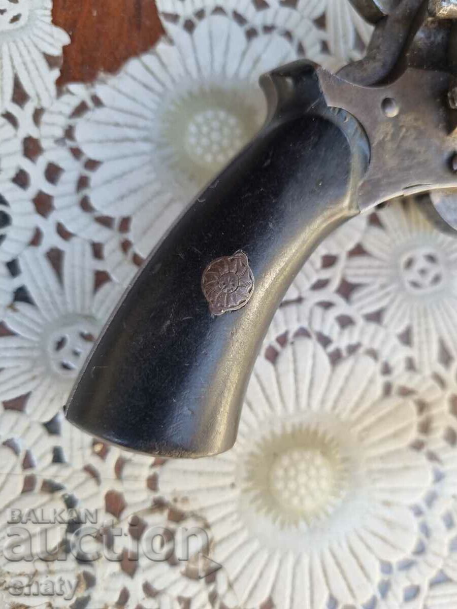 An old gun. Lefuchet with price 550.00 BGN | € 281.21 An old gun. Lefuchet with price 550.00 BGN | € 281.21