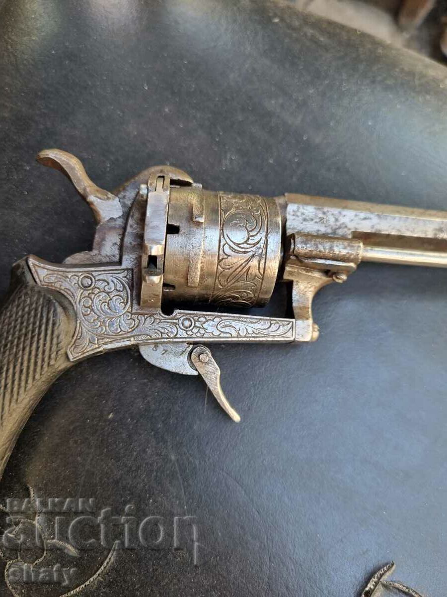 An old gun. Lefuchet with price 550.00 BGN | € 281.21 An old gun. Lefuchet with price 550.00 BGN | € 281.21