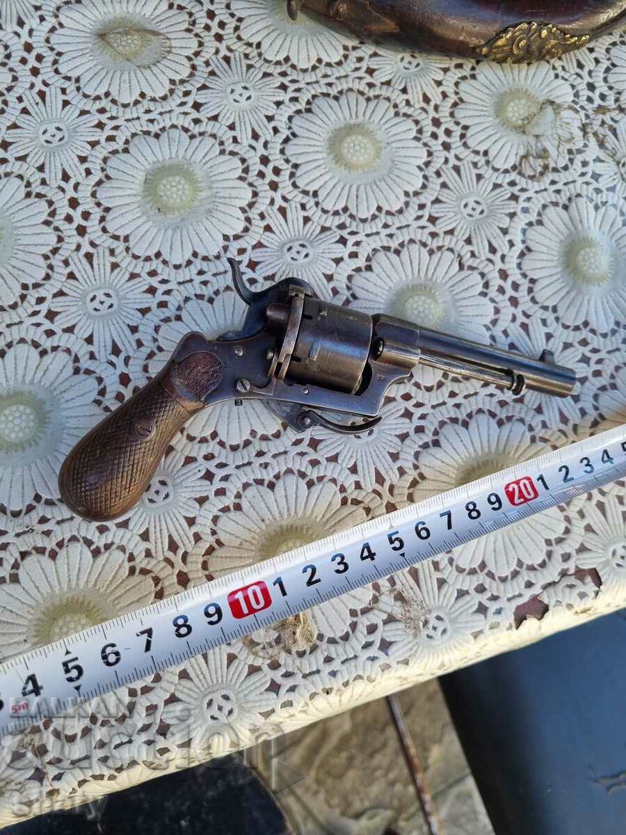An old gun. Lefuchet with price 550.00 BGN | € 281.21 An old gun. Lefuchet with price 550.00 BGN | € 281.21