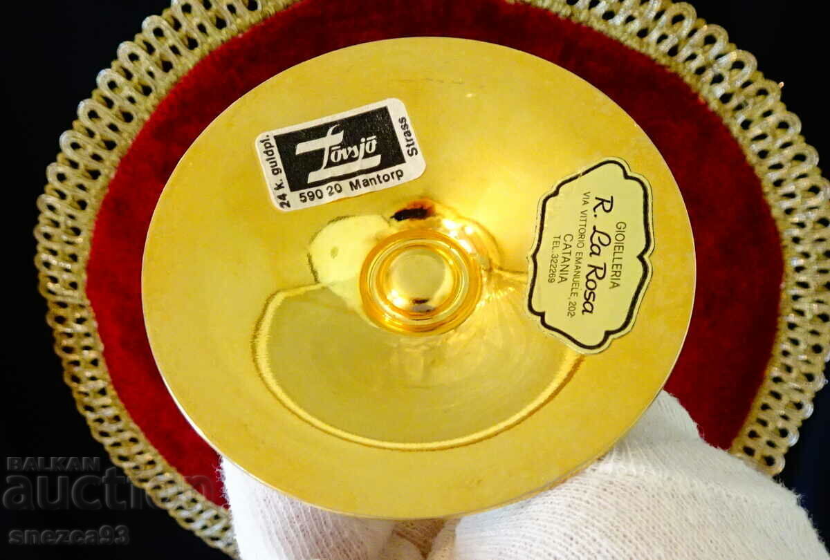 Auction Copper jug, amphora, vase with gilded lid, crystal. Auction Copper jug, amphora, vase with gilded lid, crystal.