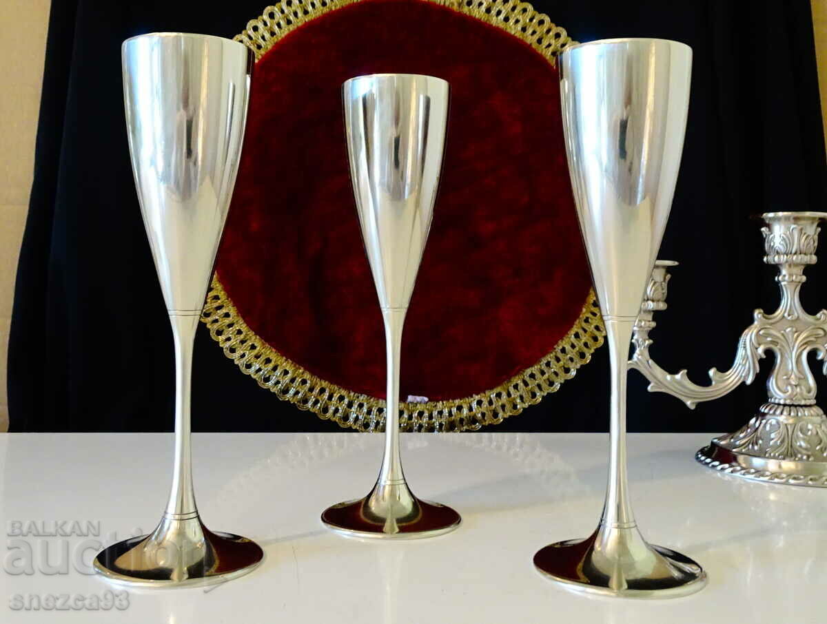 1850 WMF silver plated wine glasses, running ostrich. 1850 WMF silver plated wine glasses, running ostrich.