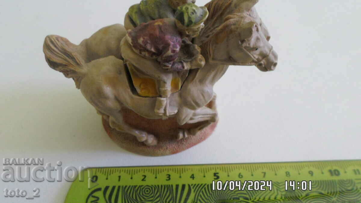 Auction  BEAUTIFUL OLD CERAMIC FIGURINE -2 JOCKEYS