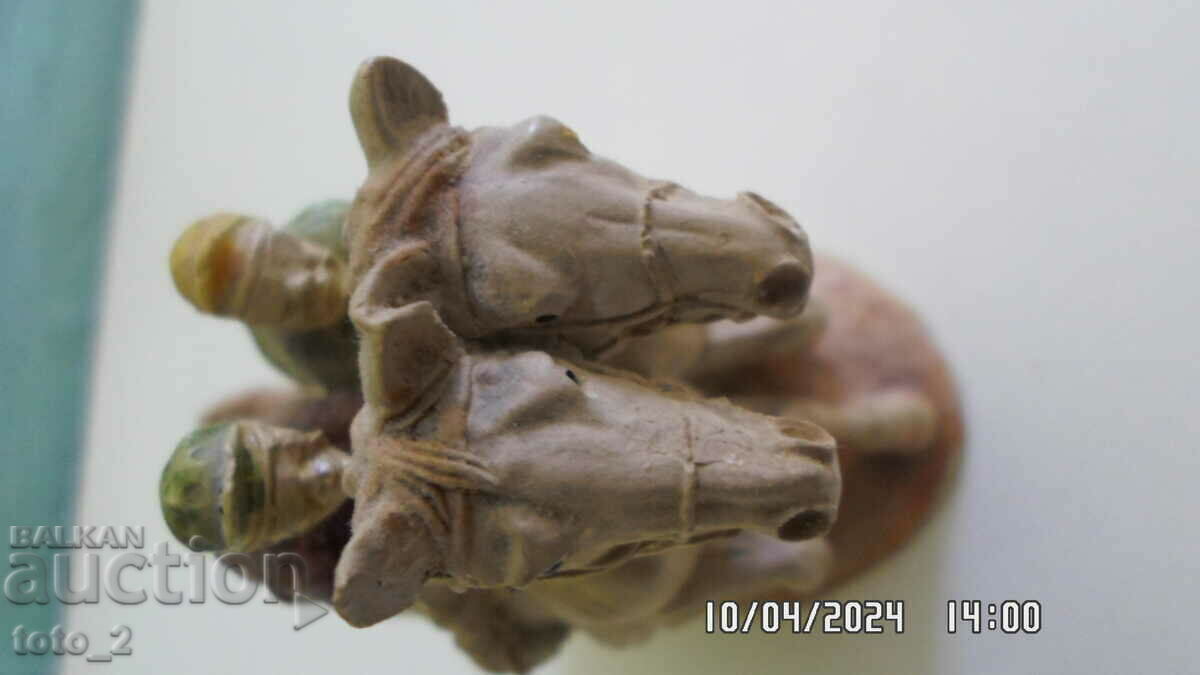 BEAUTIFUL OLD CERAMIC FIGURINE -2 JOCKEYS - 5