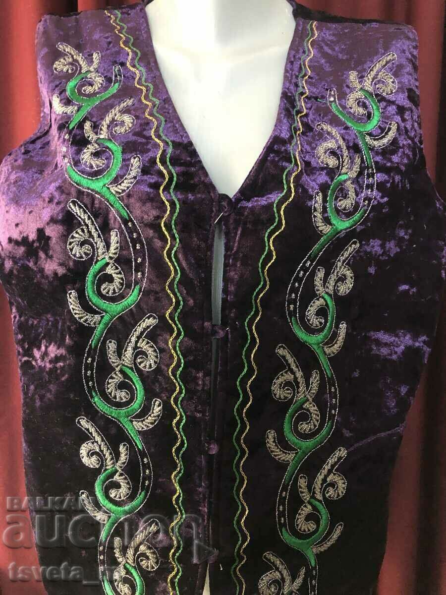 Vest, velvet - folk costume with price 20.00 BGN | € 10.23 Vest, velvet - folk costume with price 20.00 BGN | € 10.23