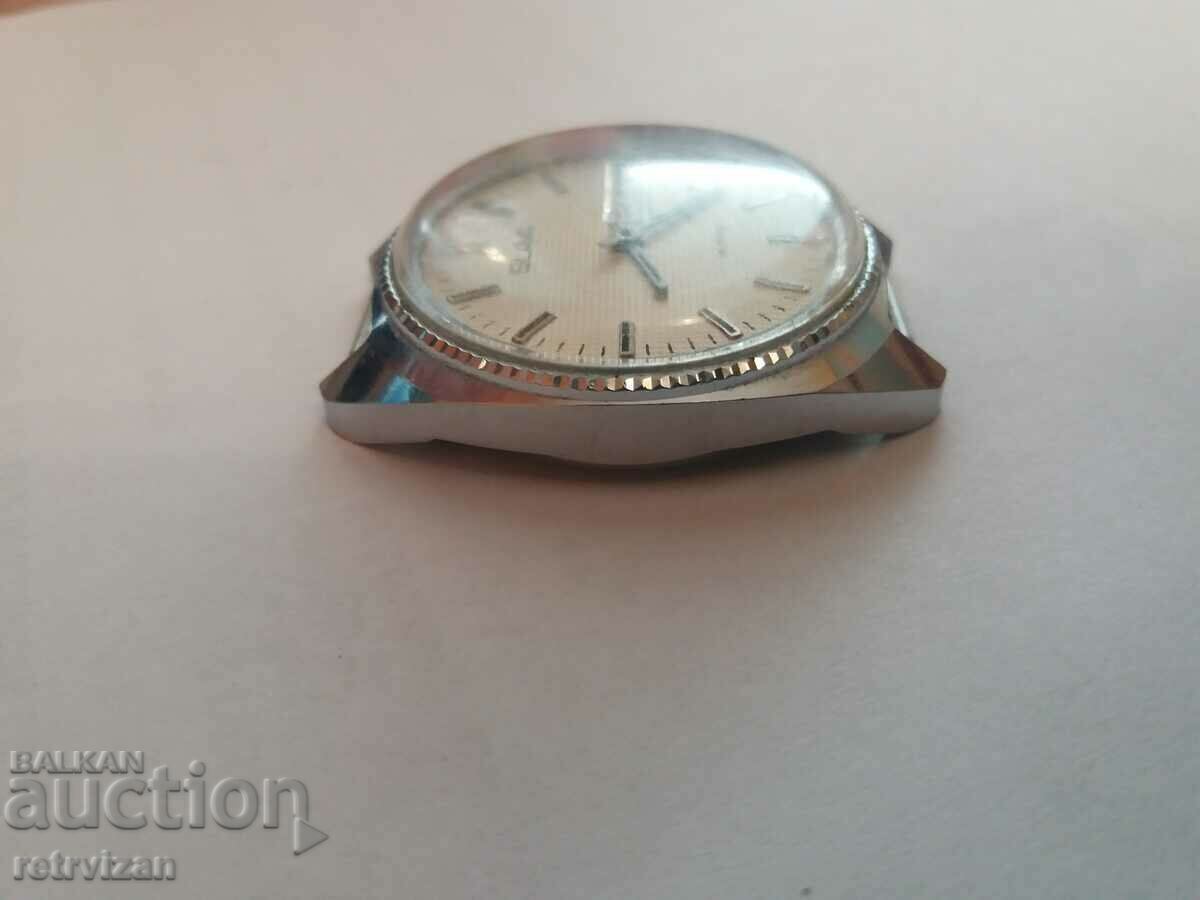 135. Gloria lucrează cu preț 125.00 BGN | € 63.91