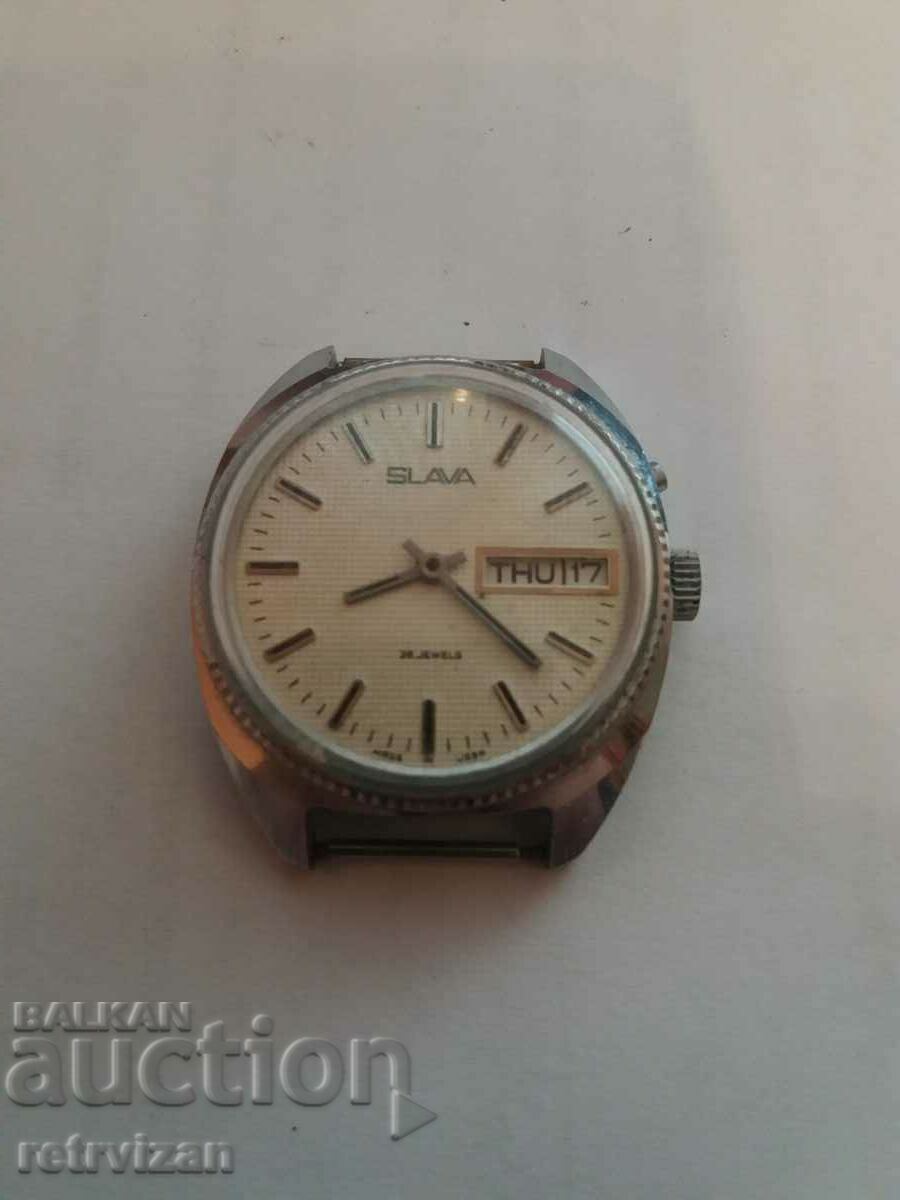 135. Gloria lucrează