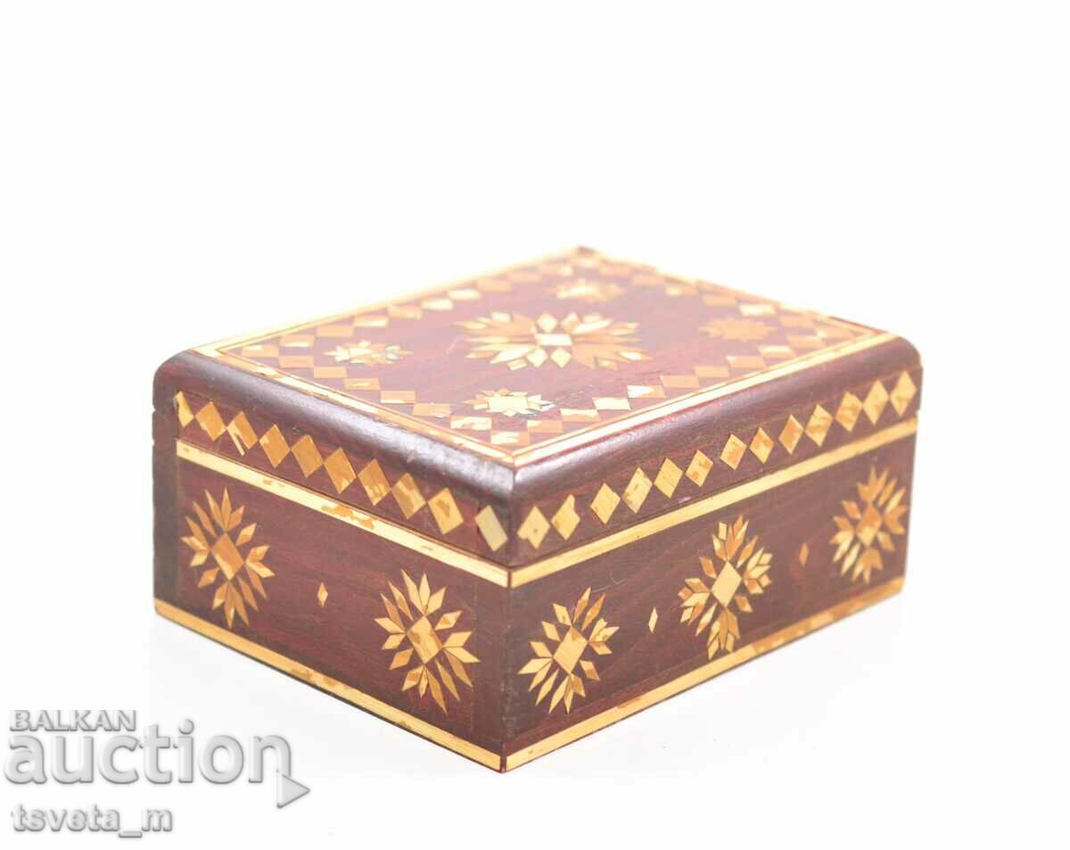 Licitație Cutie antica din lemn, marqueterie