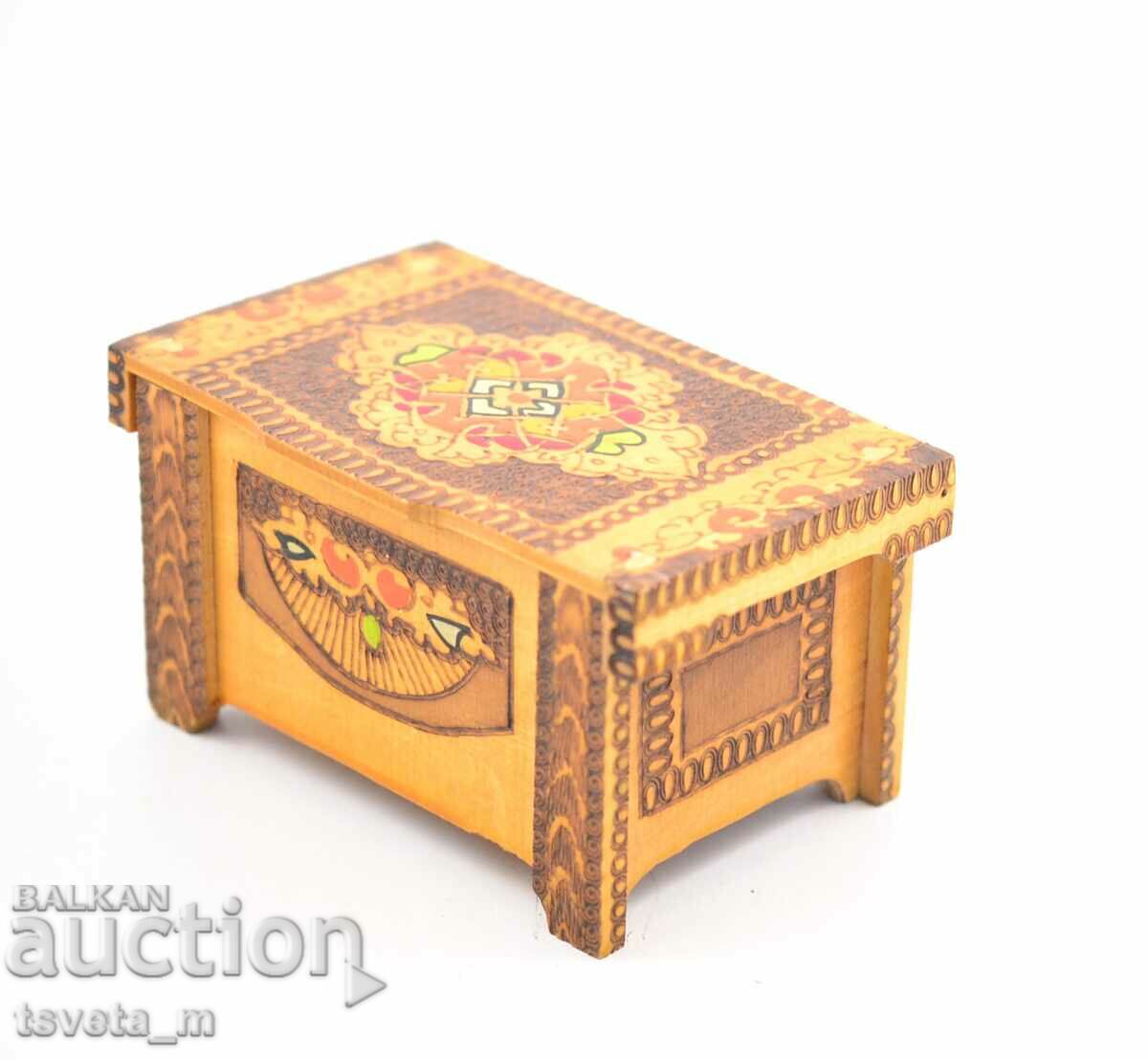 Lemn antic, lucrat manual, pirograf cu preț 8.00 BGN | € 4.09