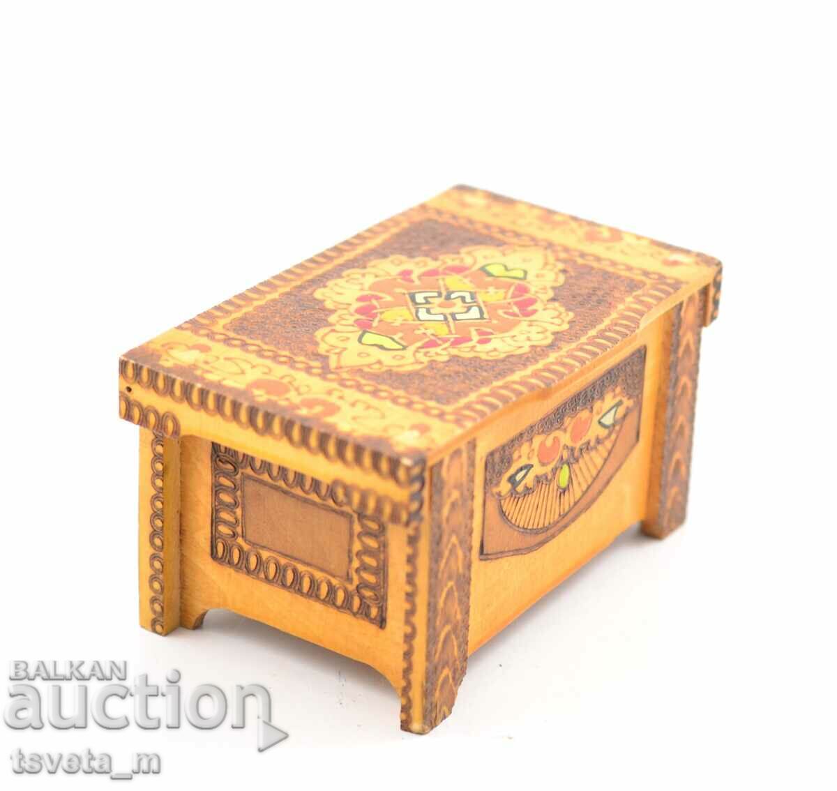 Licitație Lemn antic, lucrat manual, pirograf