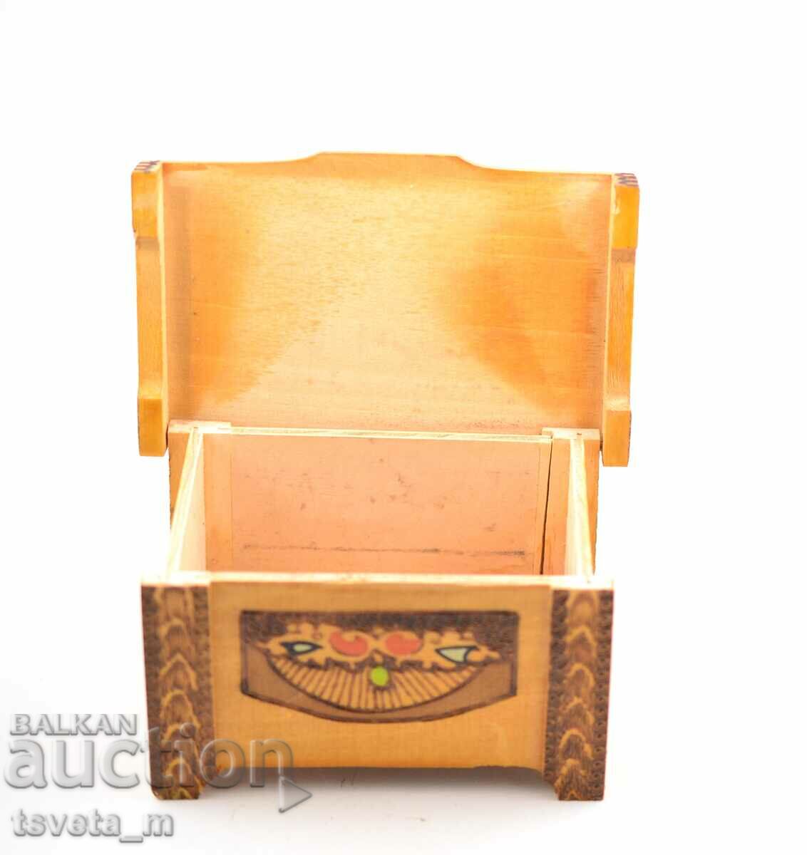 Livrarea Lemn antic, lucrat manual, pirograf