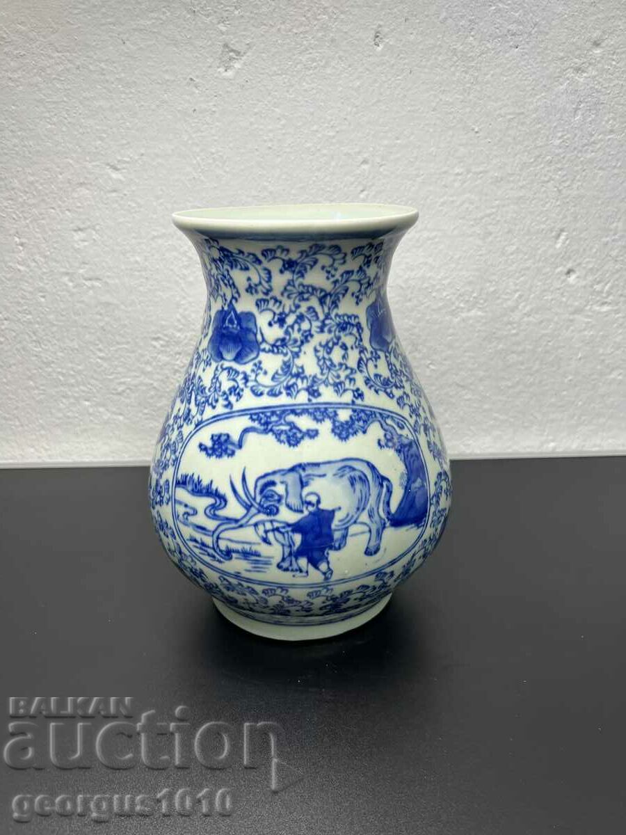 Porcelain vase #5324