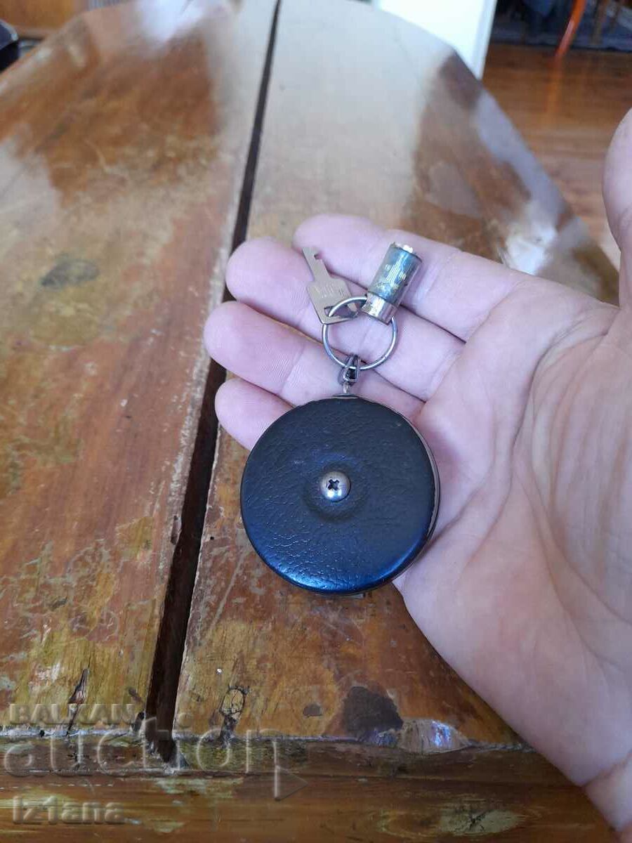 Veche KEY BAK Retractable Chain Works Clip West Coast cu preț 42.00 BGN | € 21.47 Veche KEY BAK Retractable Chain Works Clip West Coast cu preț 42.00 BGN | € 21.47