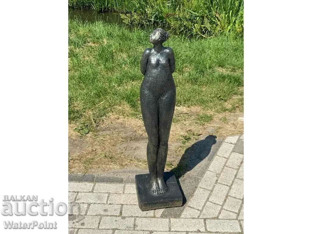Sculptură Femeie Arătând dreapta, Piatră