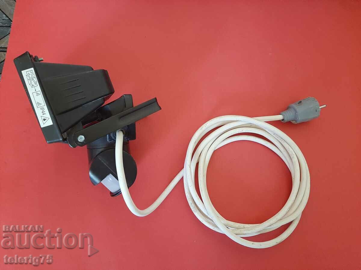 English Waterproof IP44 Work Lamp/Spotlight with price 20.00 BGN | € 10.23 English Waterproof IP44 Work Lamp/Spotlight with price 20.00 BGN | € 10.23