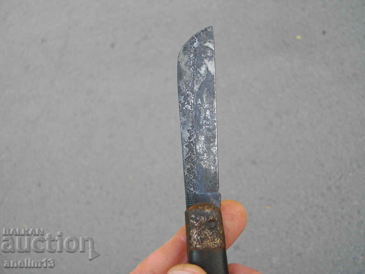 Auction  AN OLD POCKET KNIFE