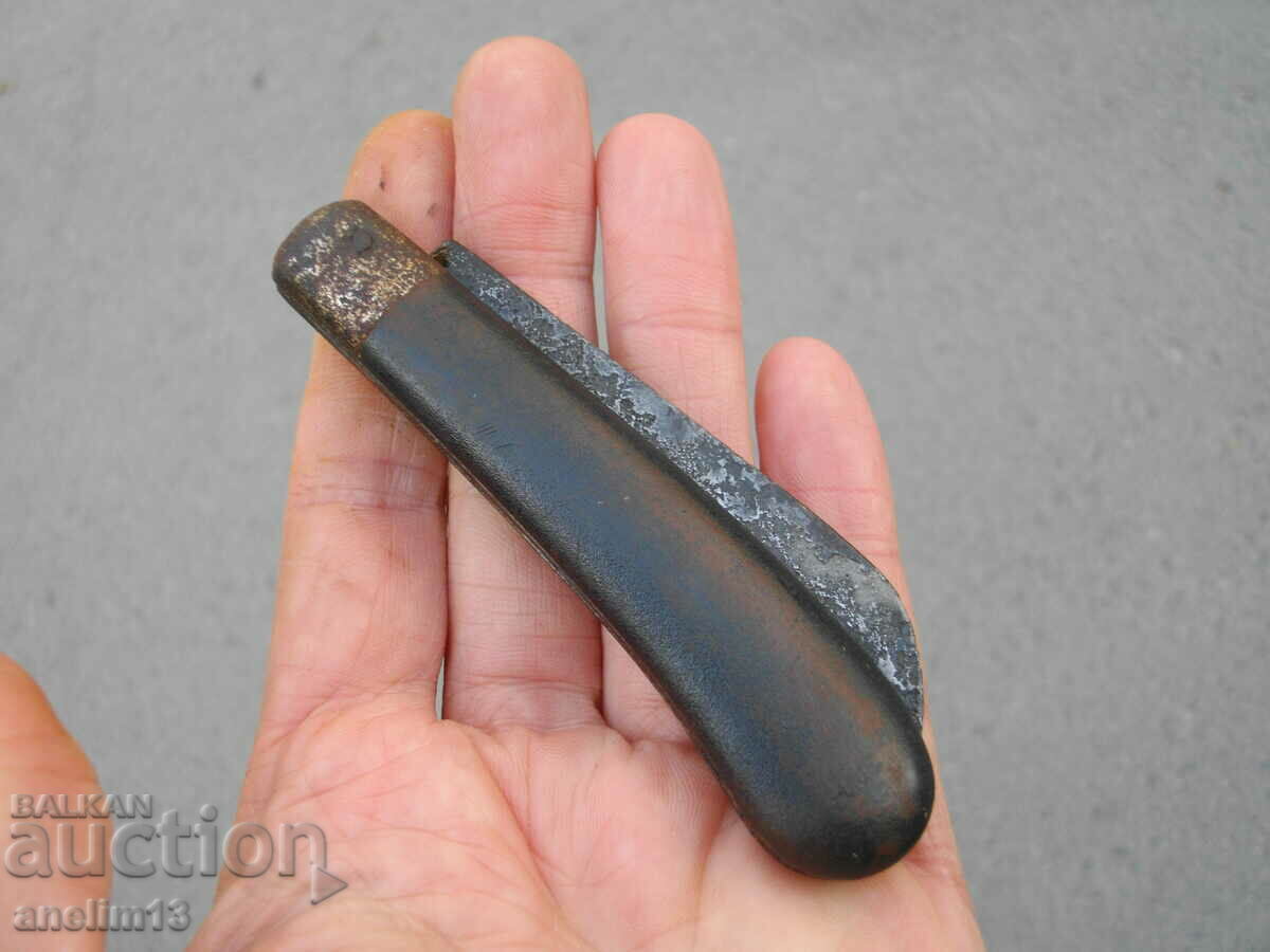 AN OLD POCKET KNIFE - 5