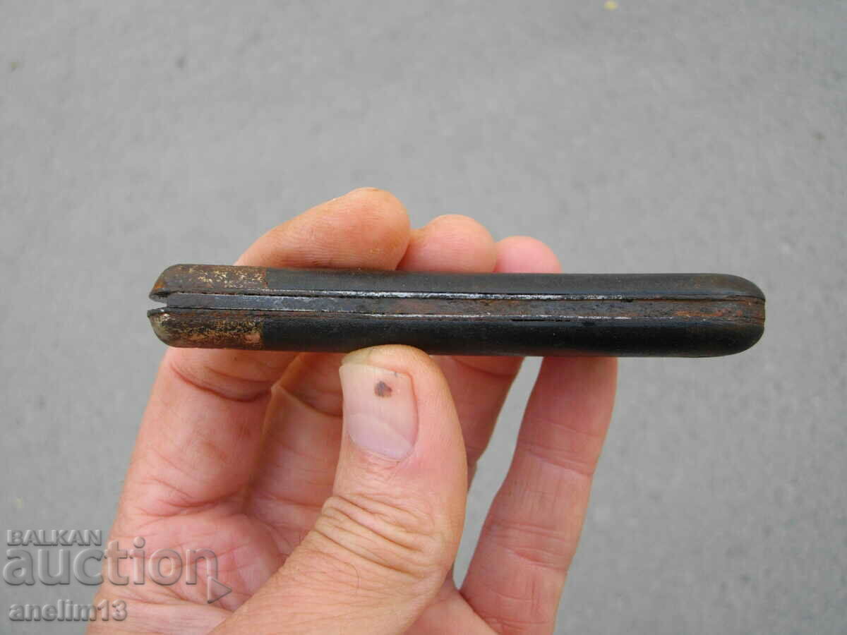 AN OLD POCKET KNIFE - 7