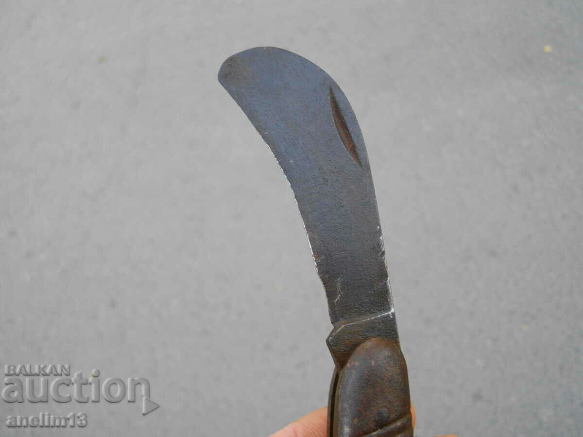 AN OLD POCKET KNIFE with price 30.00 BGN | € 15.34 AN OLD POCKET KNIFE with price 30.00 BGN | € 15.34