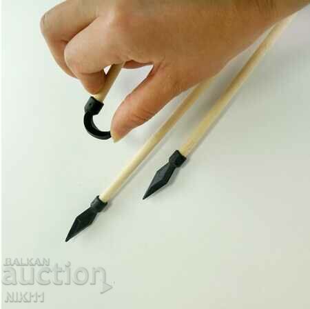 Auction Children's wooden bow with 3 arrows and arrow case quiver arrow Auction Children's wooden bow with 3 arrows and arrow case quiver arrow