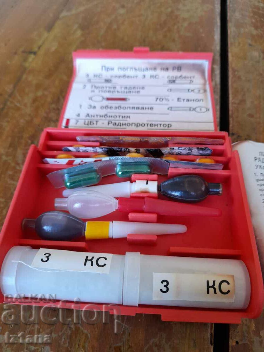 Auction  Old personal first aid kit for radiation protection