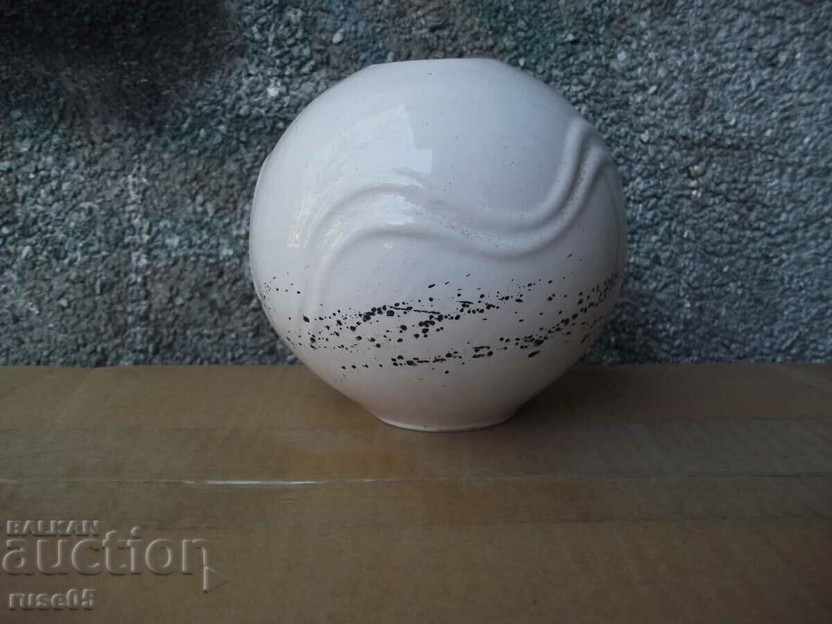 Sphere vase with price 5.00 BGN | € 2.56 Sphere vase with price 5.00 BGN | € 2.56