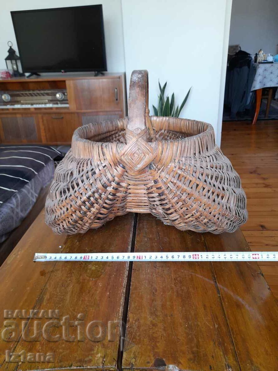 Auction Vintage basket Auction Vintage basket