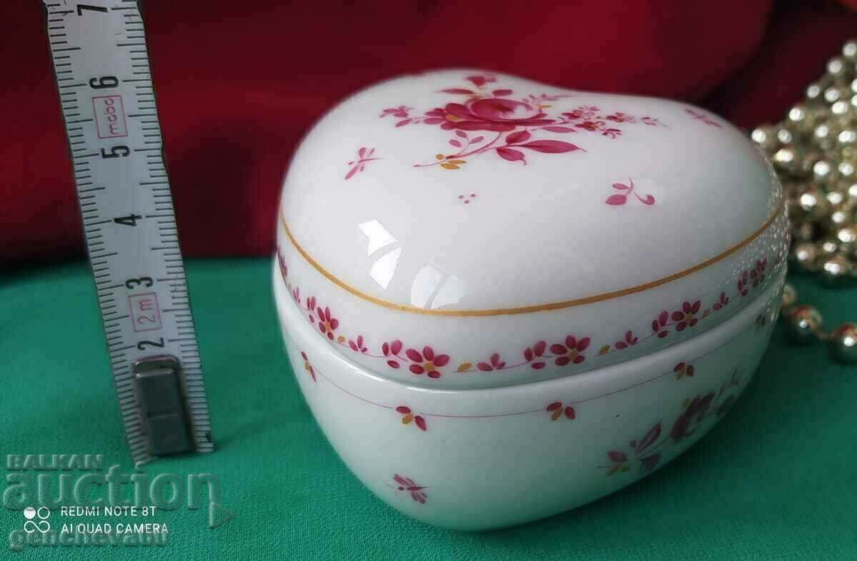 Heart-shaped trinket box/porcelain, label