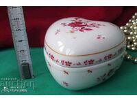 Heart-shaped trinket box/porcelain, label