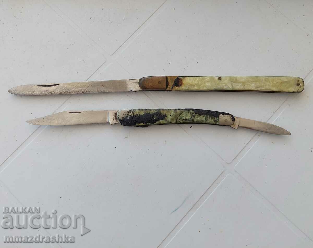 Два стари джобни ножа със забележки