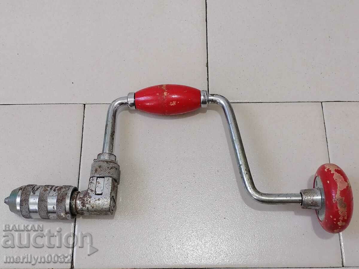 Delivery of Old ratchet drill, mat cap, drill bit