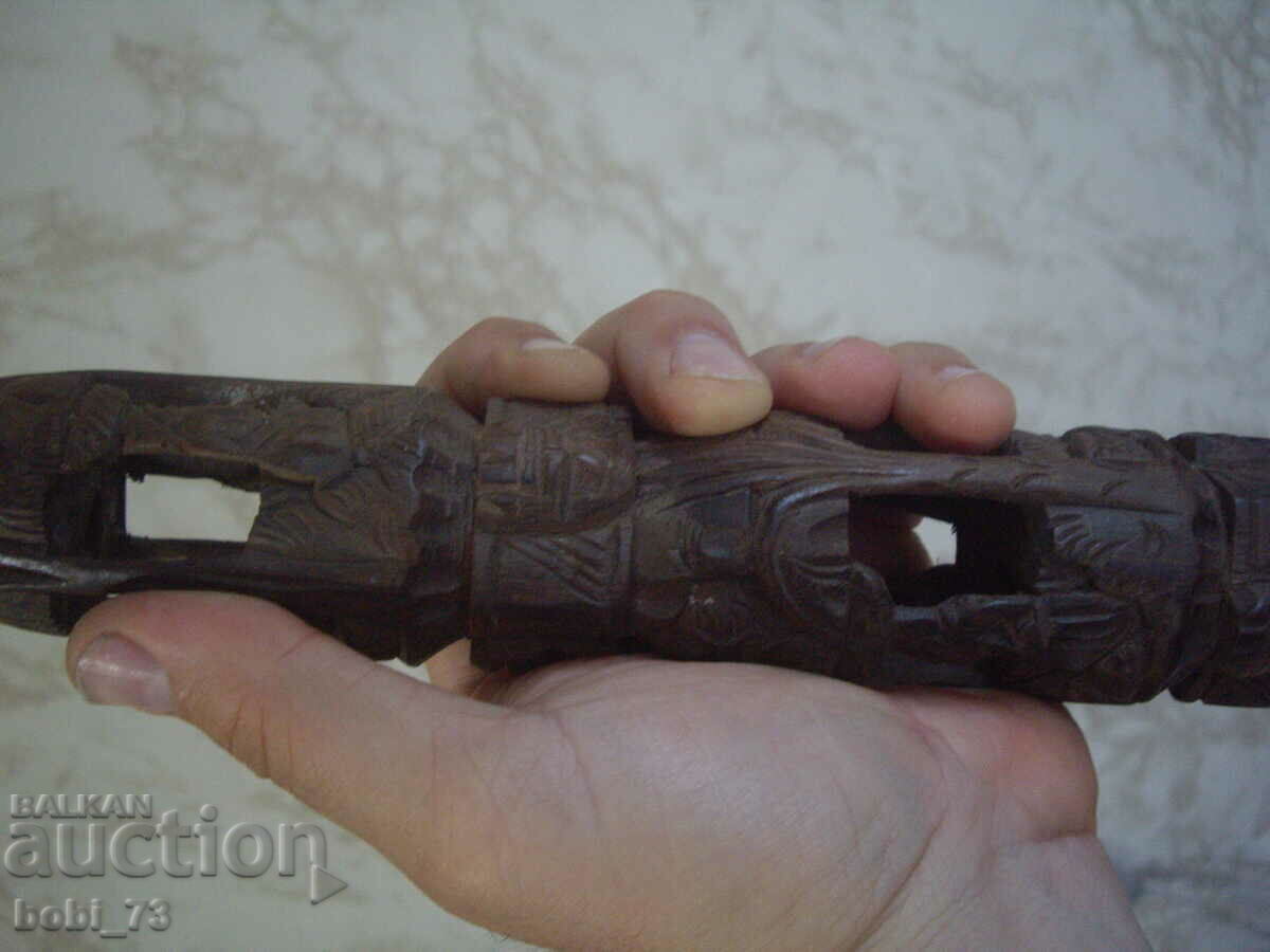 Auction A very old interesting wooden figure. Auction A very old interesting wooden figure.