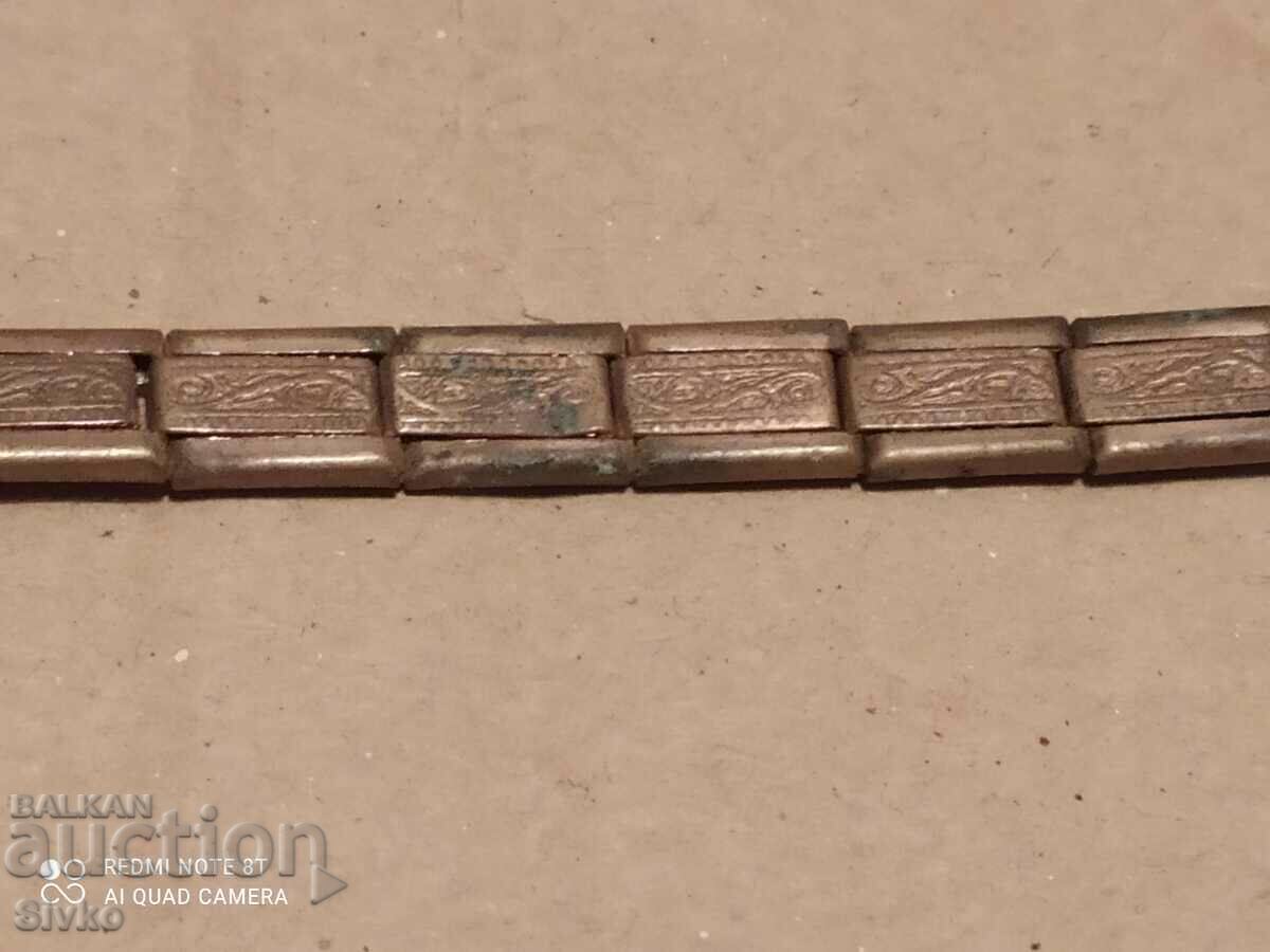 Antique expandable necklace with price 2.09 BGN | € 1.07 Antique expandable necklace with price 2.09 BGN | € 1.07