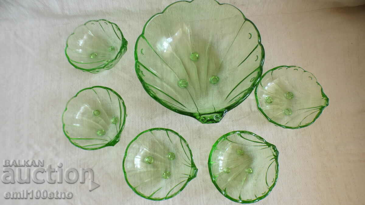 Delivery of Bowl set with 5 small compote bowls in the shape of a clam