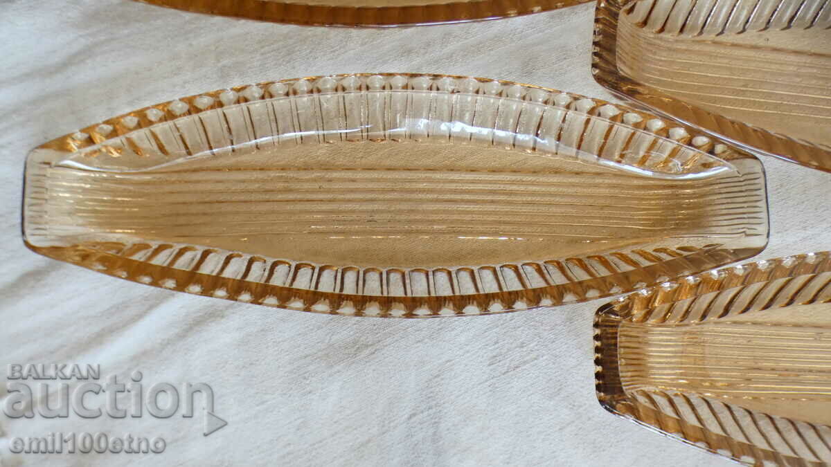 Set de 6 farfurii de salata in forma de sticla colorata Barca URSS cu preț 20.00 BGN | € 10.23 Set de 6 farfurii de salata in forma de sticla colorata Barca URSS cu preț 20.00 BGN | € 10.23