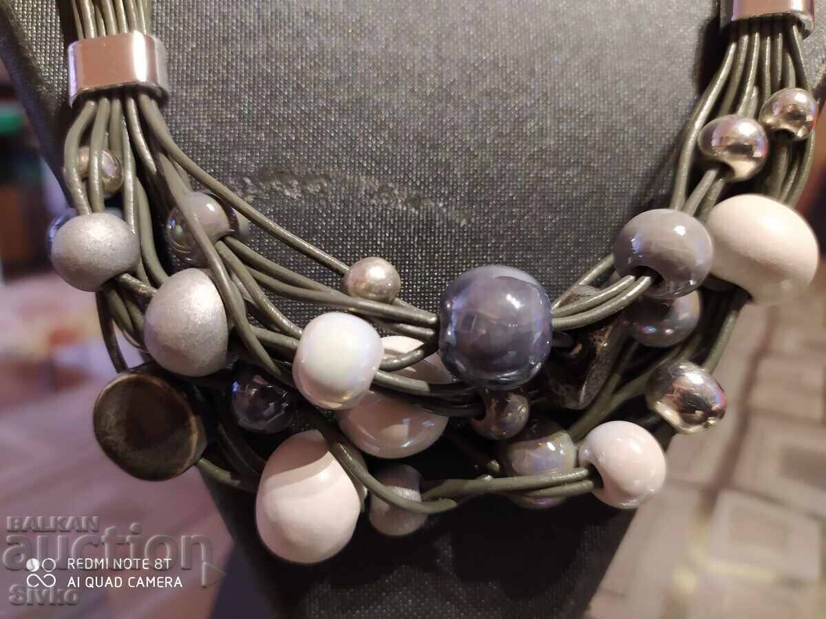 Гердан сфери керамика кожени връзки метал с цена 4.09 лв. | € 2.09 Гердан сфери керамика кожени връзки метал с цена 4.09 лв. | € 2.09