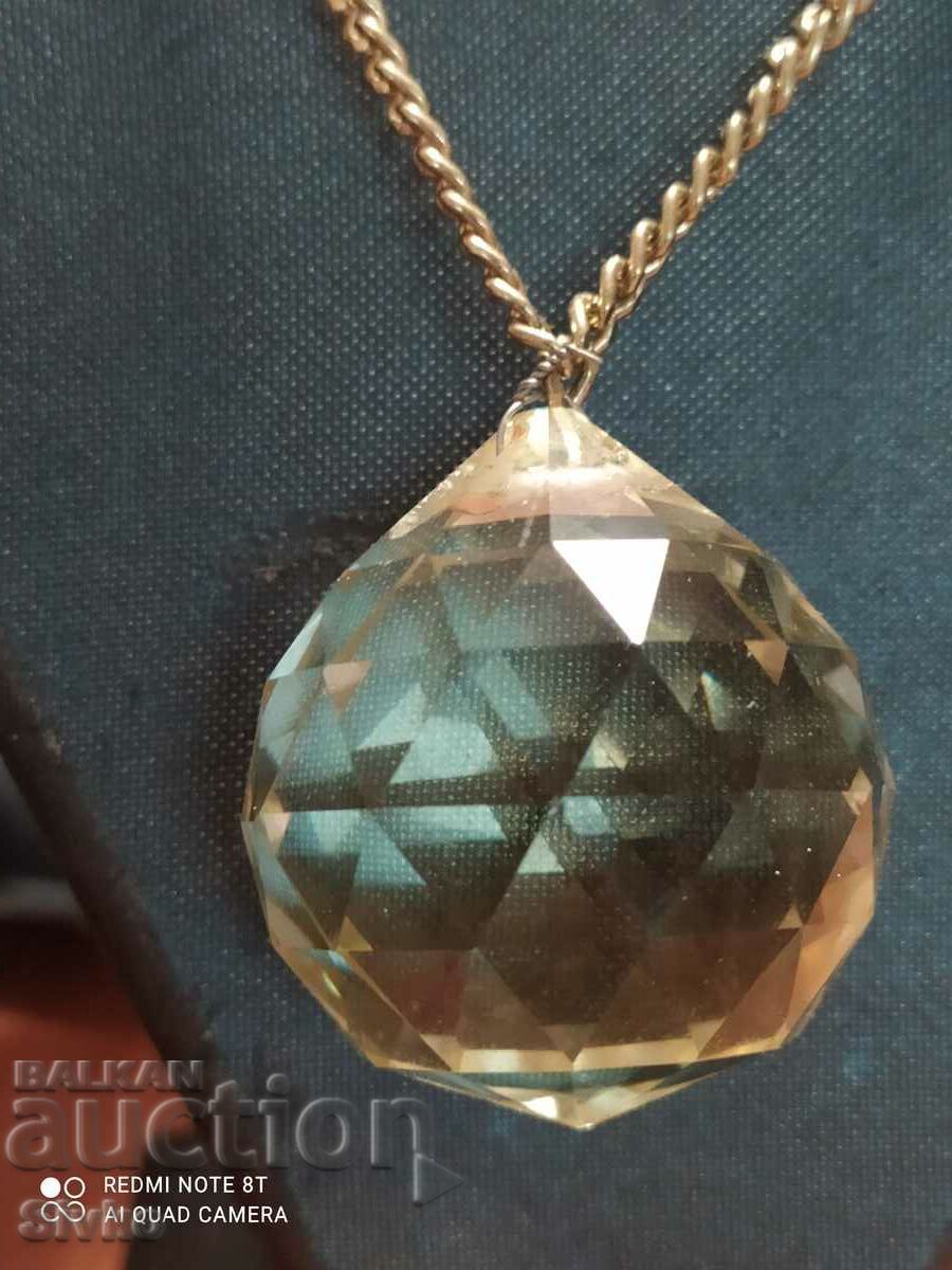 Колие голяма топка стъкло с цена 2.19 лв. | € 1.12 Колие голяма топка стъкло с цена 2.19 лв. | € 1.12