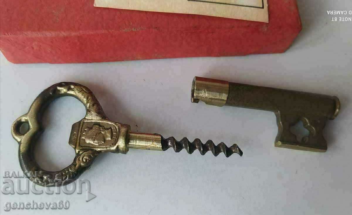 Auction  Corkscrew key SBH in collection box