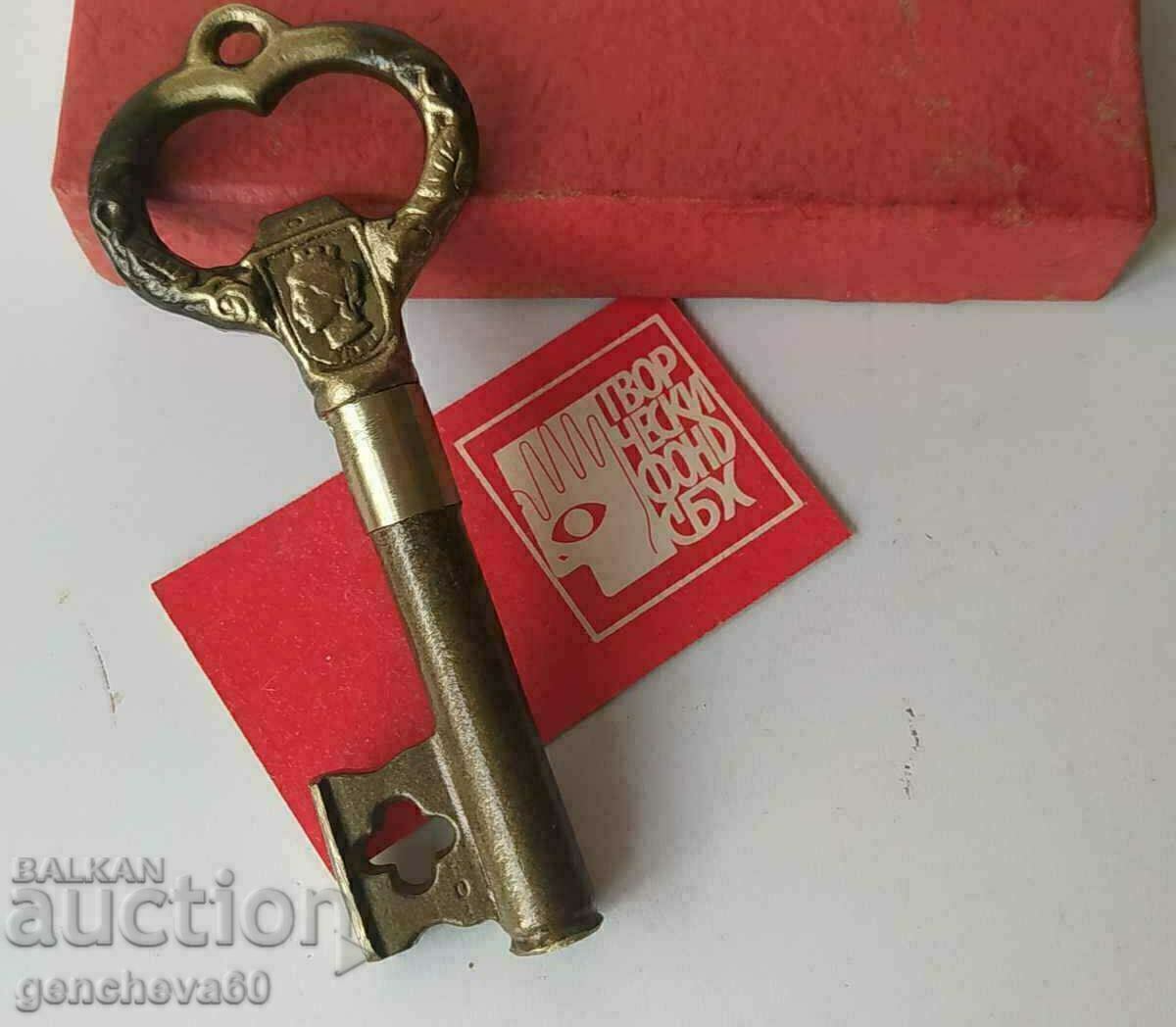 Corkscrew key SBH in collection box - 7