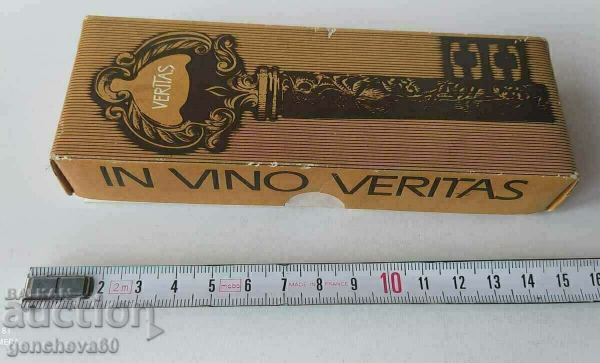 Antique corkscrew, bronze, patina, key in box with price 50.00 BGN | € 25.56 Antique corkscrew, bronze, patina, key in box with price 50.00 BGN | € 25.56