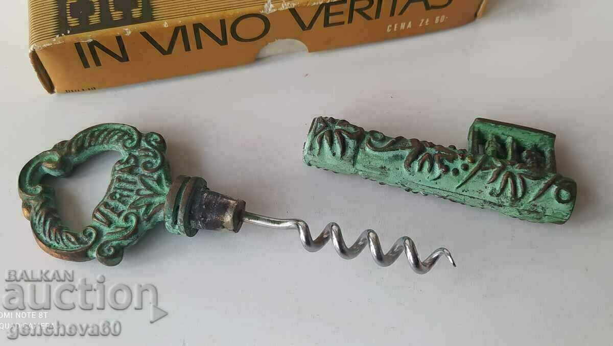 Delivery of Antique corkscrew, bronze, patina, key in box Delivery of Antique corkscrew, bronze, patina, key in box