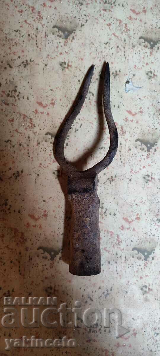 Old blade with price 25.00 BGN | € 12.78 Old blade with price 25.00 BGN | € 12.78