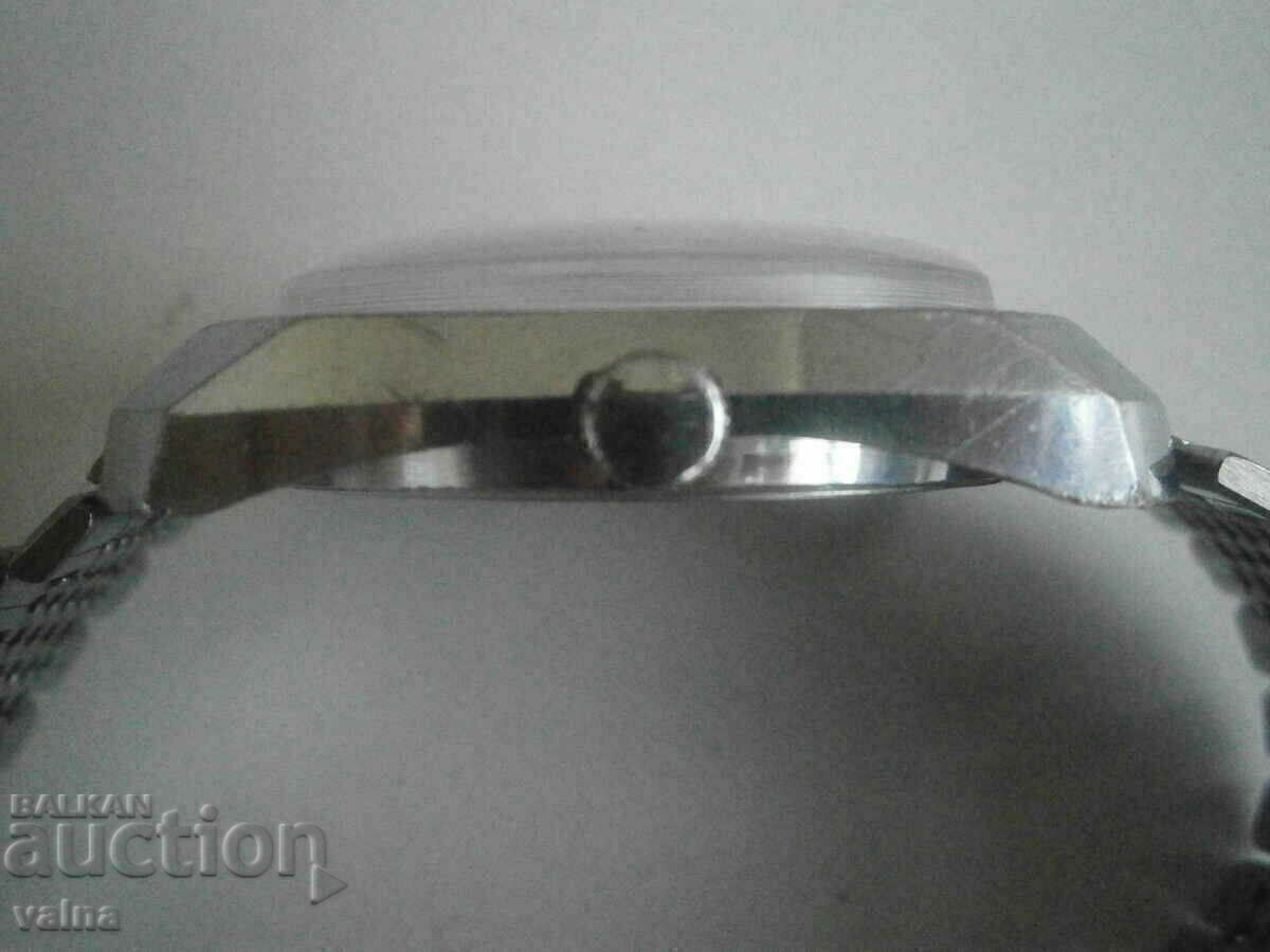 Παράδοση LOT WOSTOK 2414 και 2214 /με ημερομηνία/; Κατασκευάζεται στην ΕΣΣΔ. ΜΠΛΟΥΖΑ!