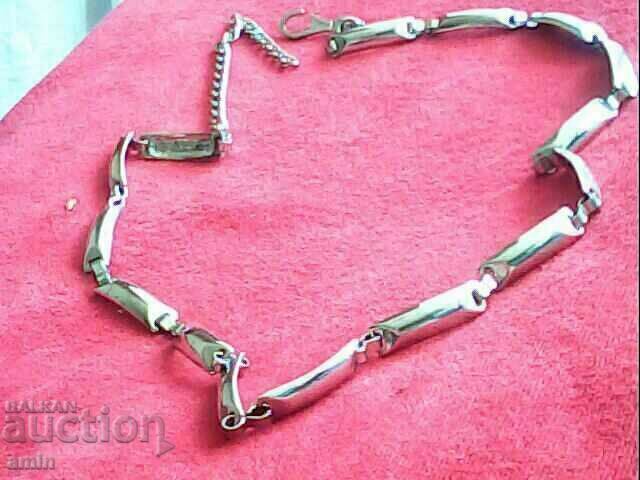 un lanț frumos de oțel un lanț frumos de oțel