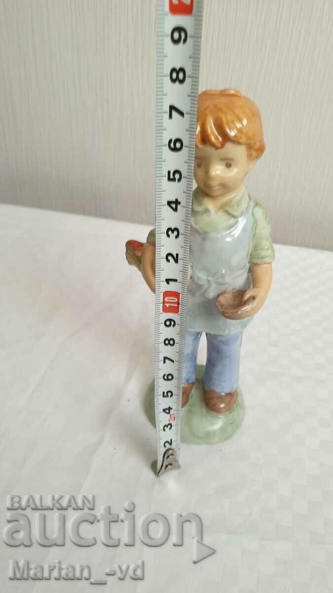 Porcelain figure of a girl with price 20.00 BGN | € 10.23 Porcelain figure of a girl with price 20.00 BGN | € 10.23